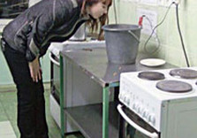 кухня ведро на плите