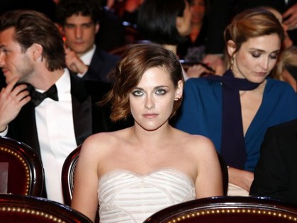 Кристен Стюарт на Cesar Awards 2015 была по-весеннему свежа и прекрасна, если не считать странного низа ее платья.