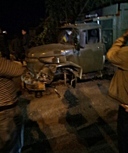 В Харькове на крышу дома "прилетел" грузовик (фото, видео) фото 12