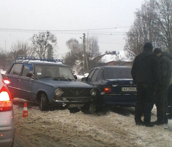 Зима вернулась: что происходит на дорогах Харькова фото