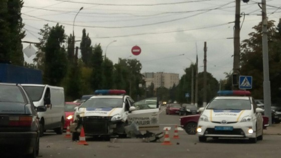 В Харькове маршрутка столкнулась с авто патрульной полиции