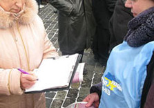 Под требованием к Тимошенко признать свою вину подписывались сотни харьковчан