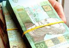 гривна в руках