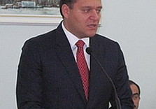 Михаил Добкин за трибуной