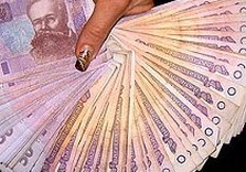 гривна в руке веером