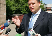 добкин дает интервью на улице