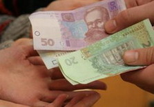Деньги из рук в руки