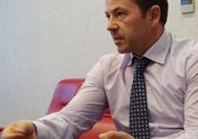 тигипко за письменным столом