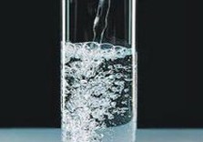 вода в стакане