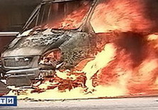 горящий автомобиль