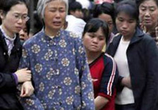 китай родственники убитых детей на акции памяти