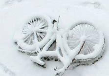 велосипед занесенный снегом