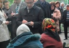 геннадий кернес в толпе