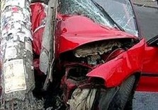 машина врезалась в столб