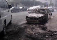 сожженный автомобиль в триполи