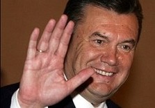 янукович улыбается