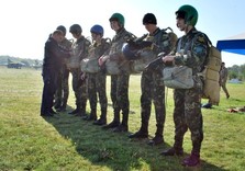 прыжок с паращютом