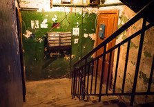 обшарпанный подъезд