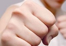 удар кулак