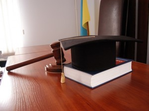 суд