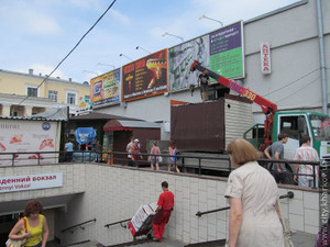 В киоск бросили бутылку. Харьков