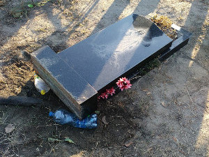 Житель села разорял могилы ради металла. Харьковская область