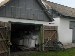 Обворованный гараж в селе Харьковщины