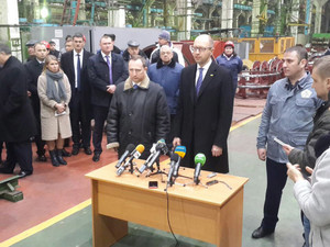 Яценюк ждет немеделенного назначения нового руководства завода «Электротяжмаш»