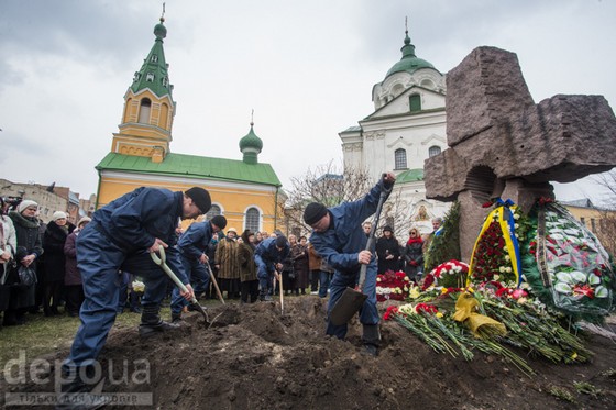 В Киеве похоронили Георгия Гонгадзе (ФОТО)