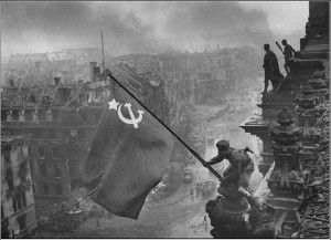 Знамя Победы над рейхстагом в Берлине.