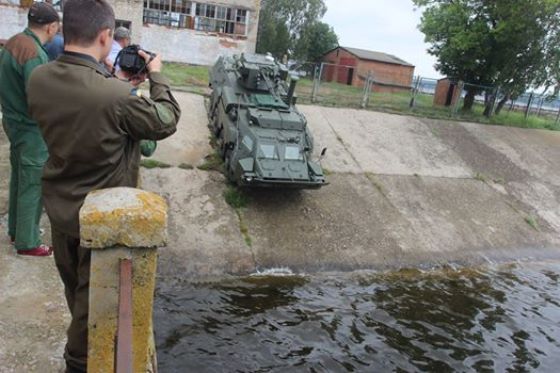 Украинский БТР 4 «Буцефал» прошел водные испытания (ВИДЕО)