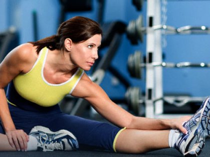 Перед спортзалом нужно посетить врача, а во время тренировки – не смотреть на других и делать передышку