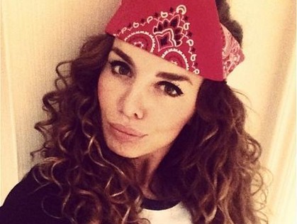 Губки бантиком, бровки домиком - Анна Седакова эпатирует публику.