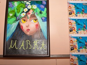 В ТЮЗе открылась выставка детских рисунков