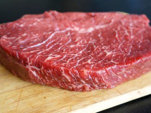 Конкуренция по мясу сбила цену с ожидаемых 2450000 гривен к 1810000