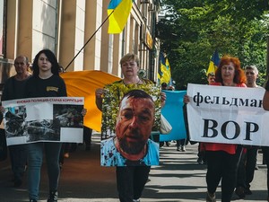 Активисты последовали в офис народного депутата Фельдмана